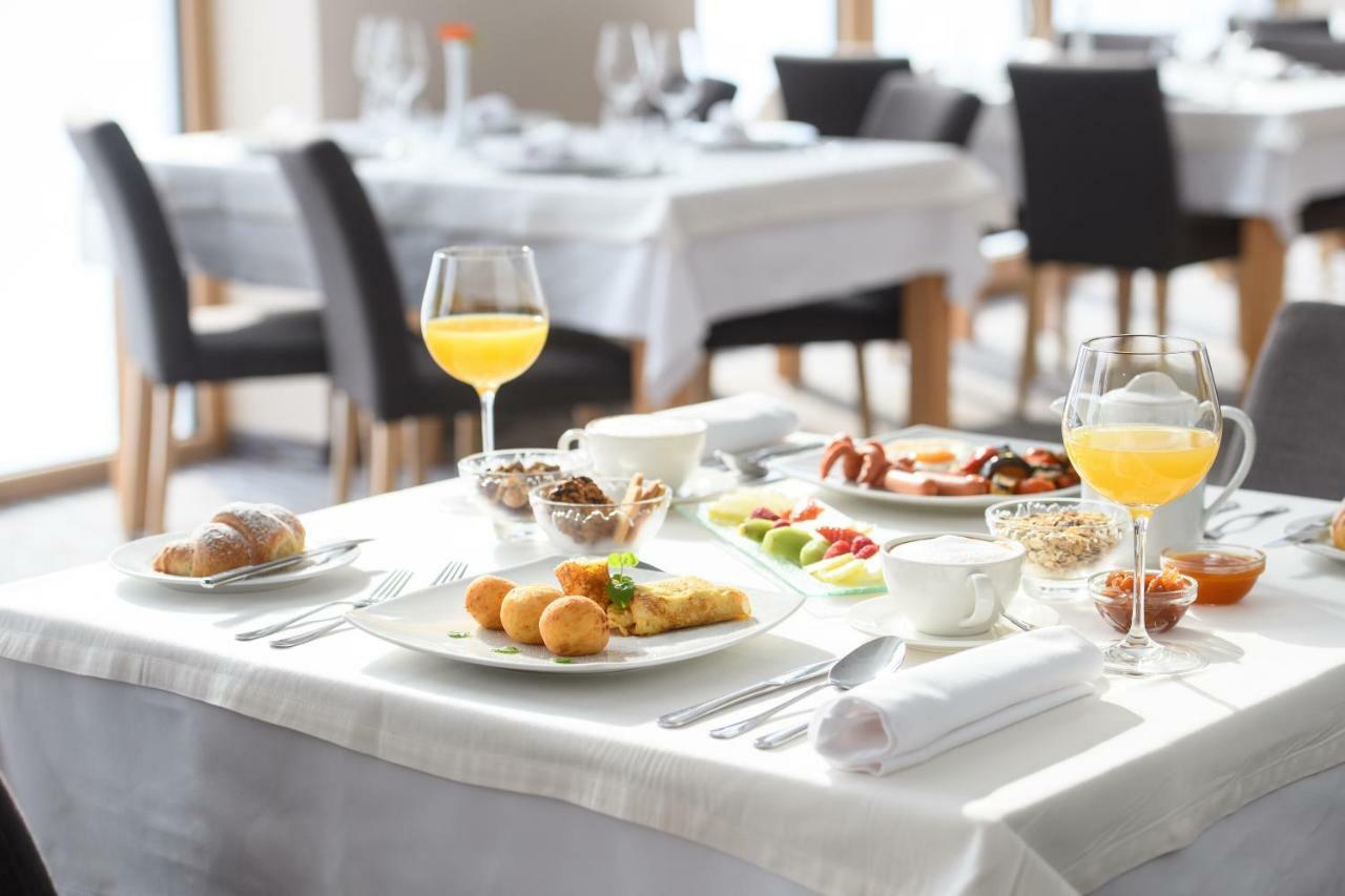 Wellness Hotel Montis موزيريي المظهر الخارجي الصورة